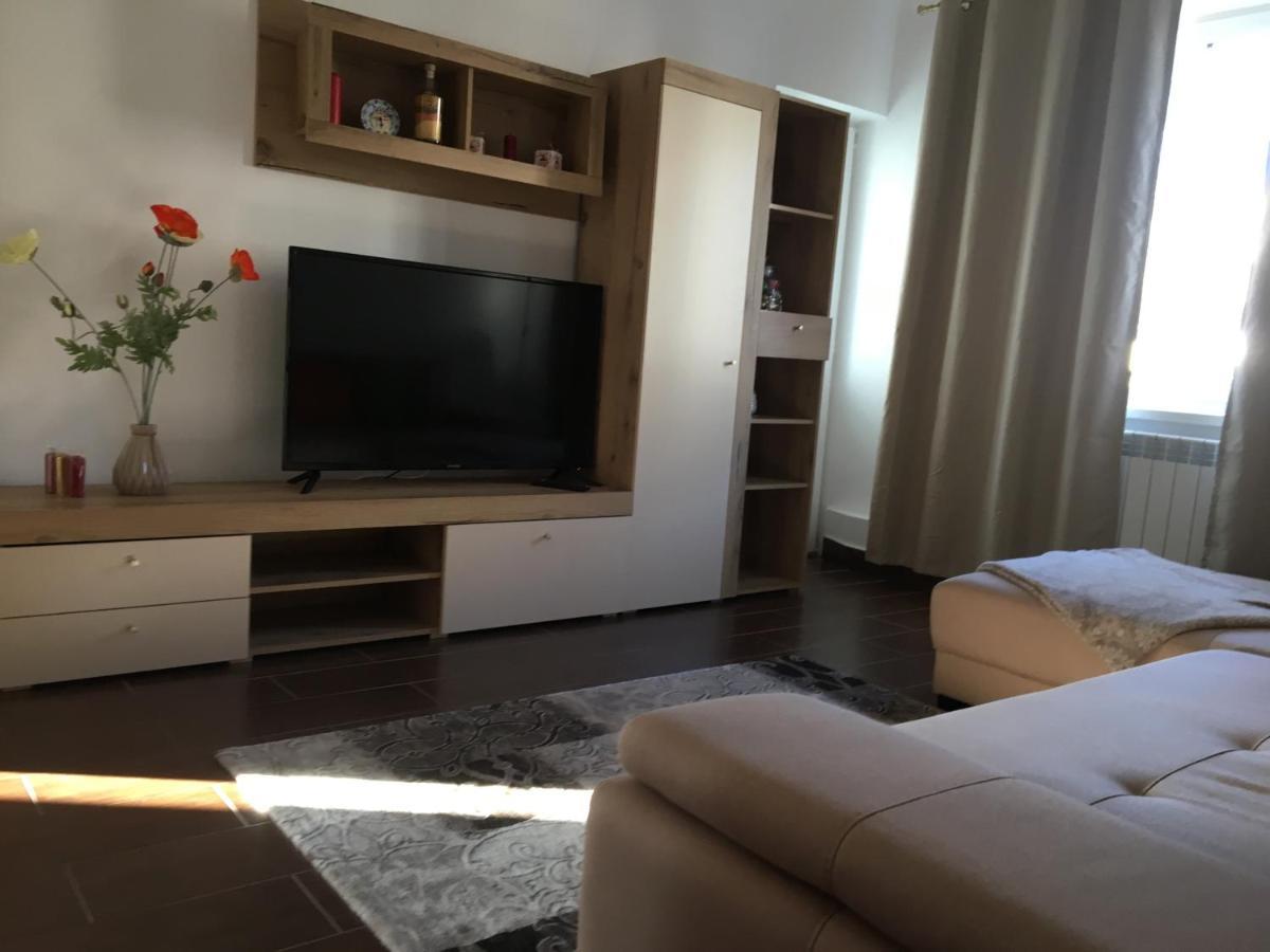 Central Home Piatra Neamţ Buitenkant foto